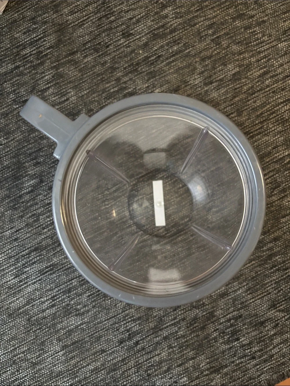 Clear Plastic Mixing Cup with Gray Lid & Handle